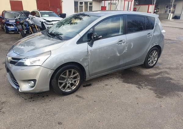 Toyota Verso cena 35300 przebieg: 116480, rok produkcji 2014 z Garwolin małe 37